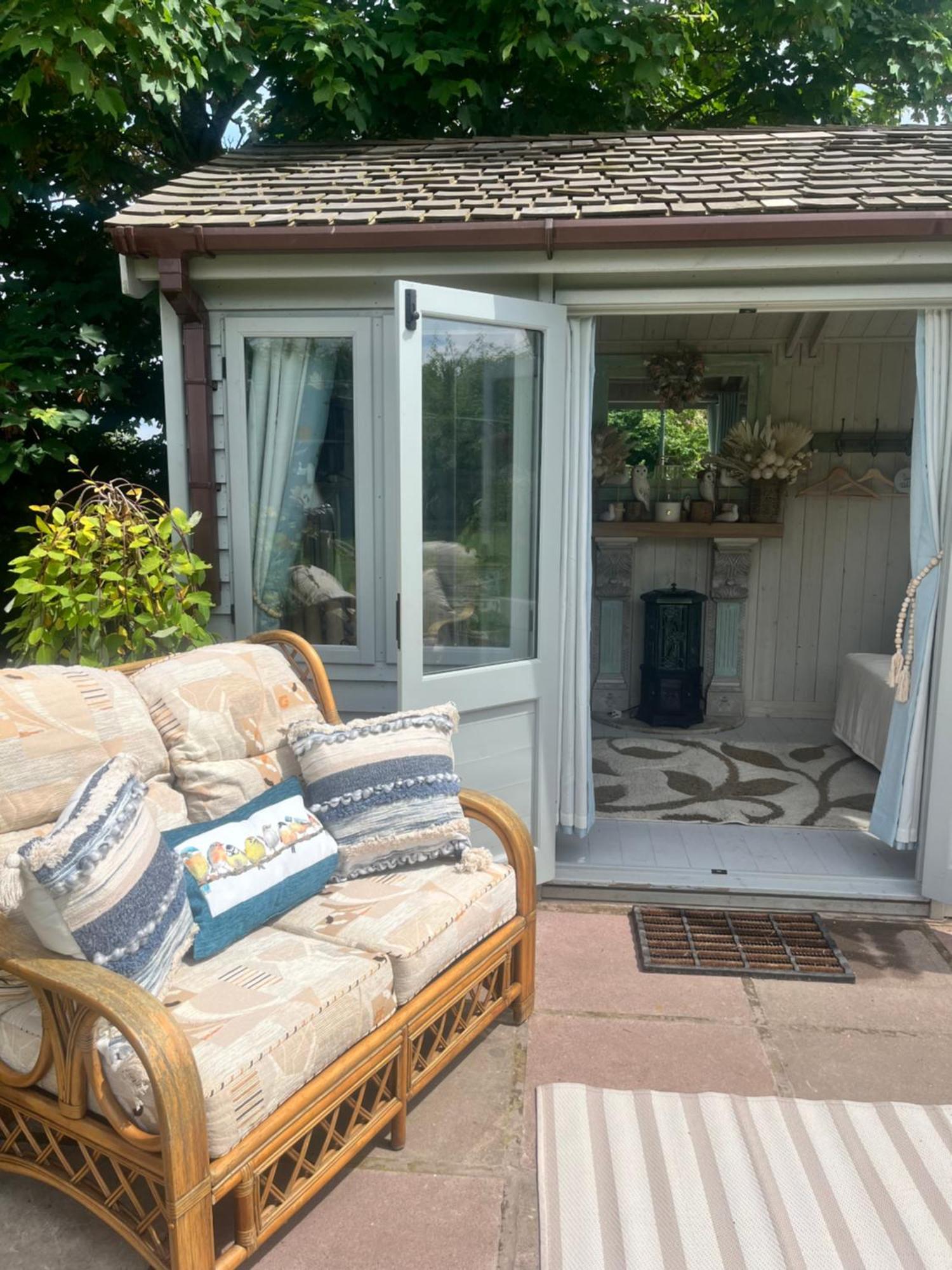 Birds And The Bees Summer House Endon Exterior foto