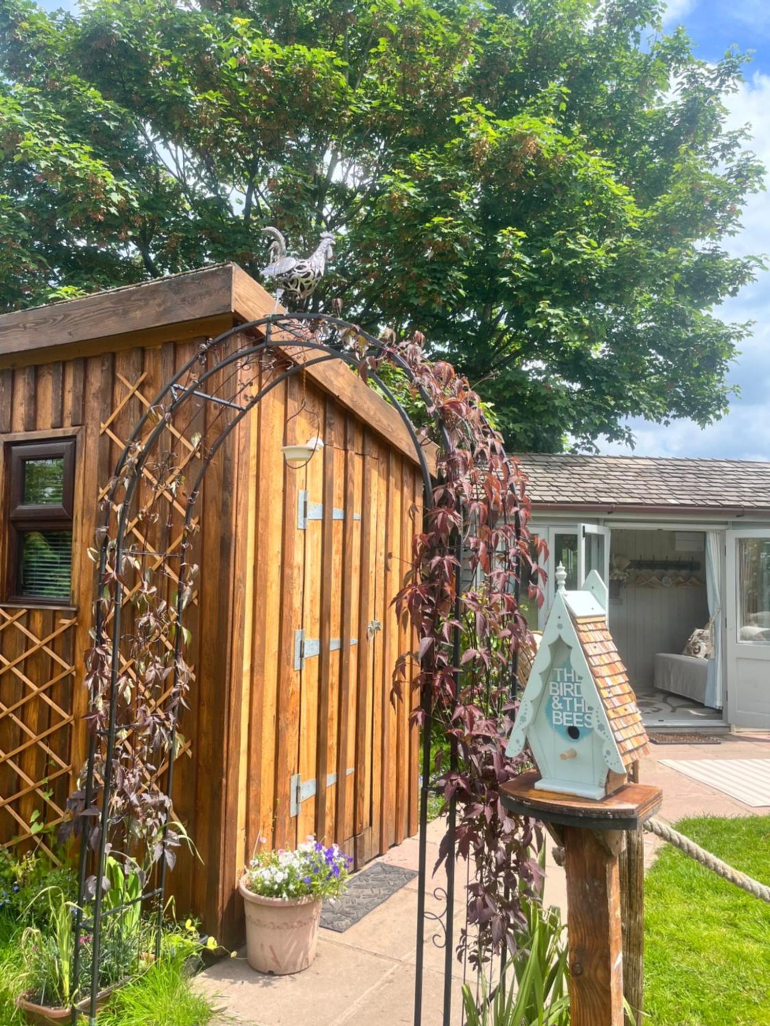 Birds And The Bees Summer House Endon Exterior foto