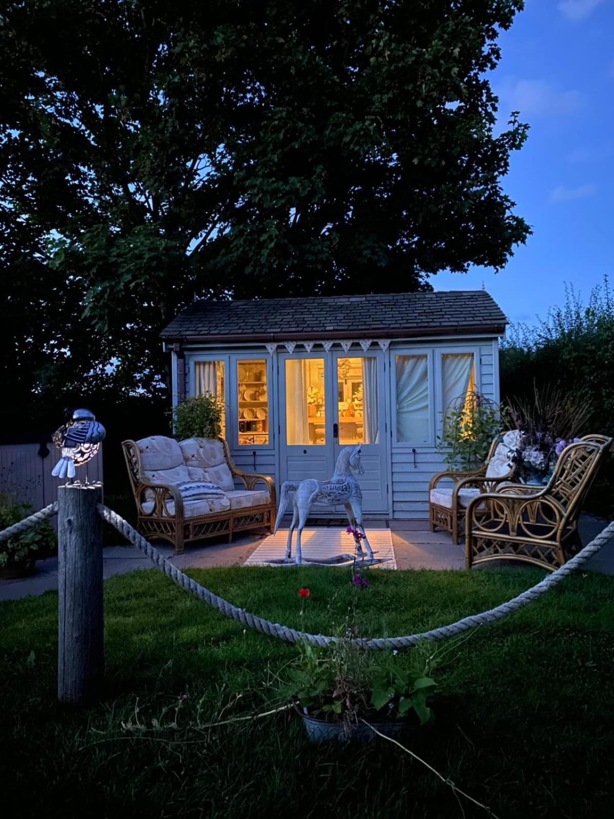 Birds And The Bees Summer House Endon Exterior foto