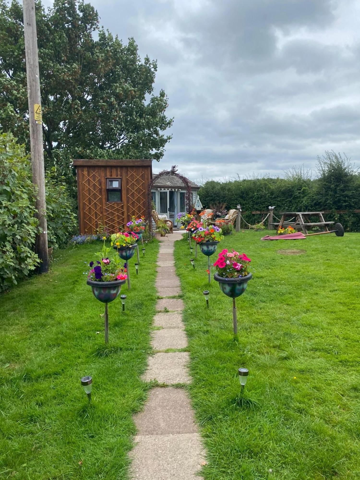 Birds And The Bees Summer House Endon Exterior foto